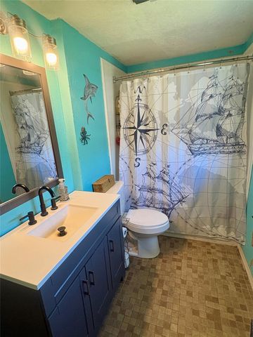 451 Southern Oaks Drive Drive, Lake Jackson, TX 77566