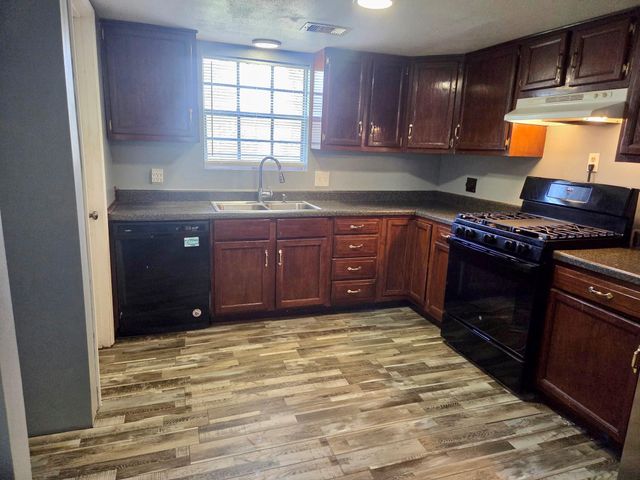 451 Southern Oaks Drive Drive, Lake Jackson, TX 77566