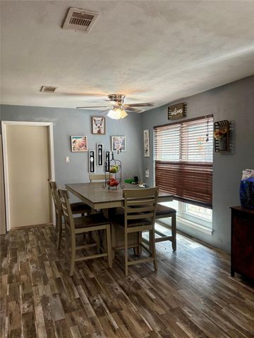 451 Southern Oaks Drive Drive, Lake Jackson, TX 77566