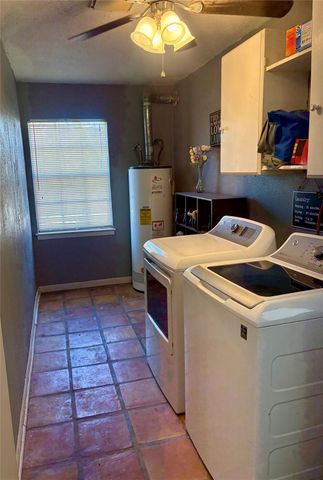 451 Southern Oaks Drive Drive, Lake Jackson, TX 77566