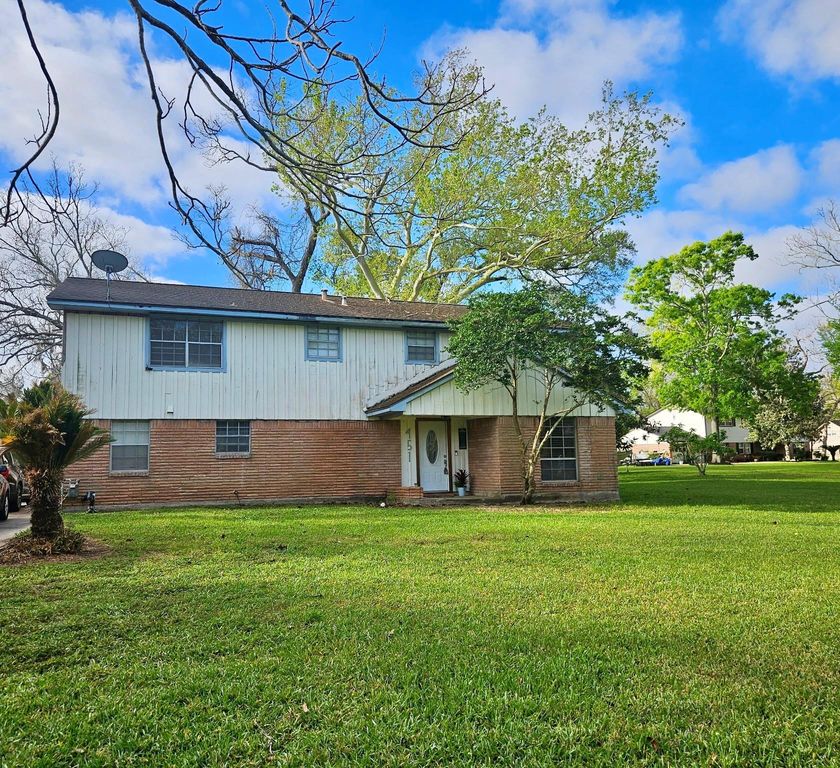 451 Southern Oaks Drive Drive, Lake Jackson, TX 77566