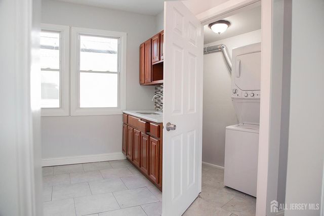 52 Smith Street, Newark, NJ 07106