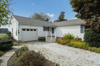 4 Sea View Avenue, Old Saybrook, CT 06475