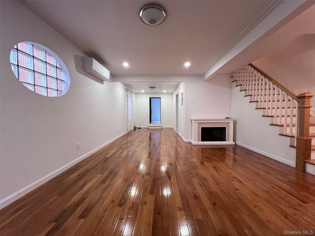 2522 Seymour Avenue, Bronx, NY 10469