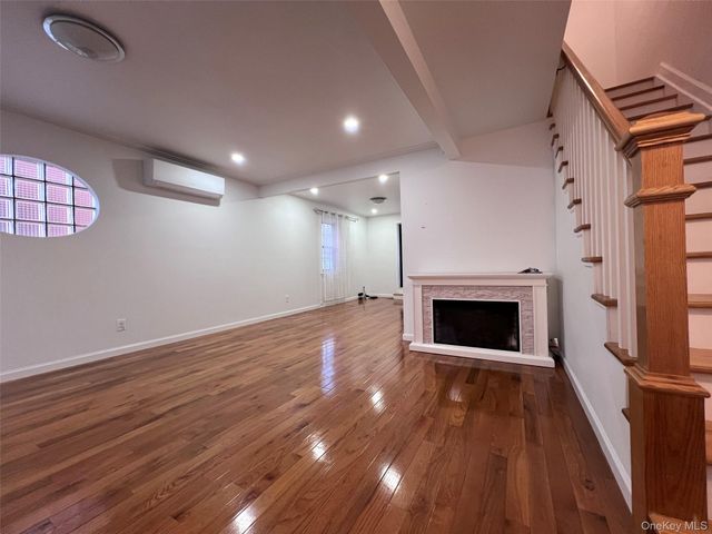 2522 Seymour Avenue, Bronx, NY 10469