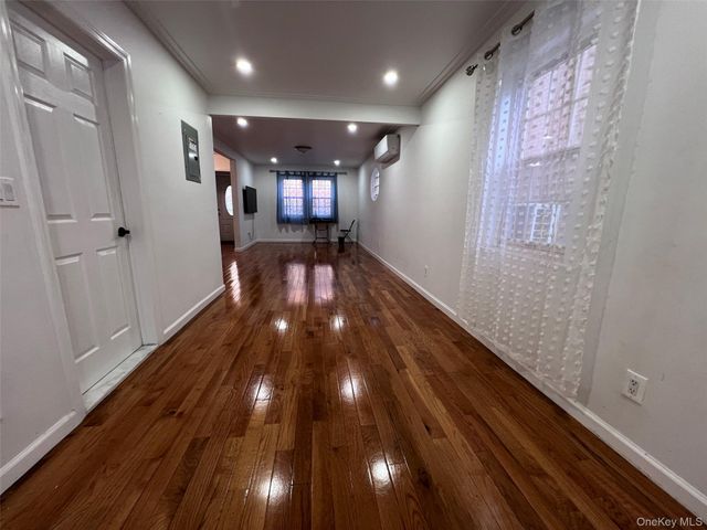 2522 Seymour Avenue, Bronx, NY 10469