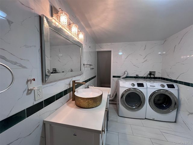 2522 Seymour Avenue, Bronx, NY 10469