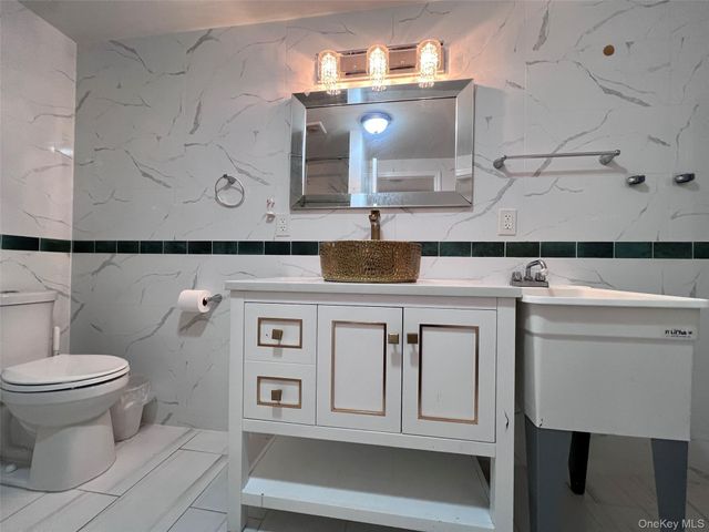 2522 Seymour Avenue, Bronx, NY 10469