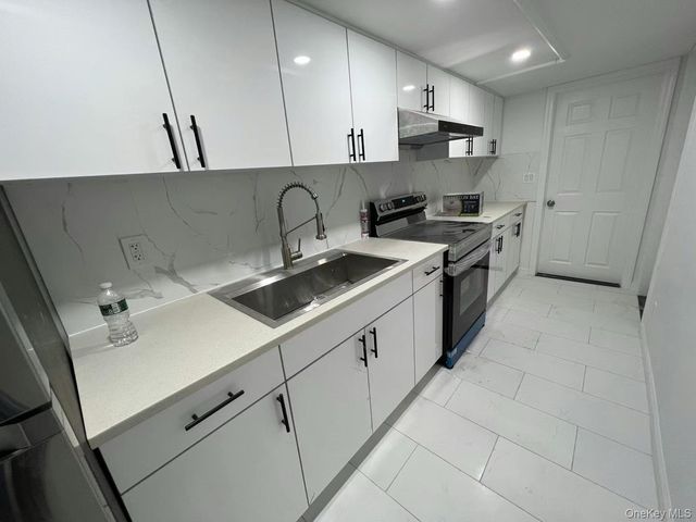 2522 Seymour Avenue, Bronx, NY 10469