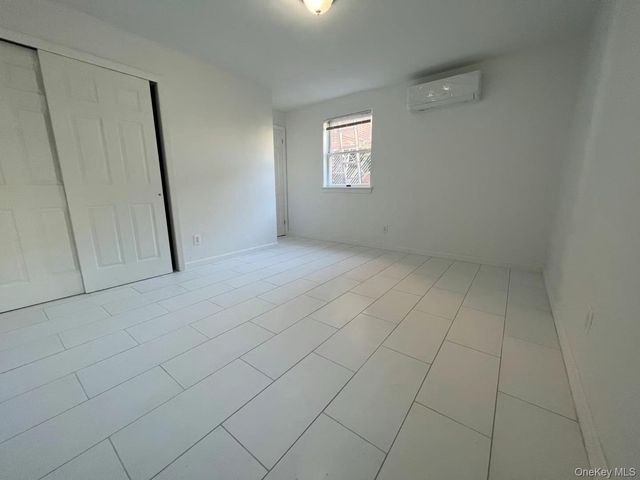 2522 Seymour Avenue, Bronx, NY 10469