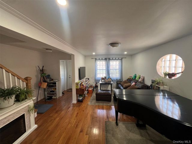 2522 Seymour Avenue, Bronx, NY 10469