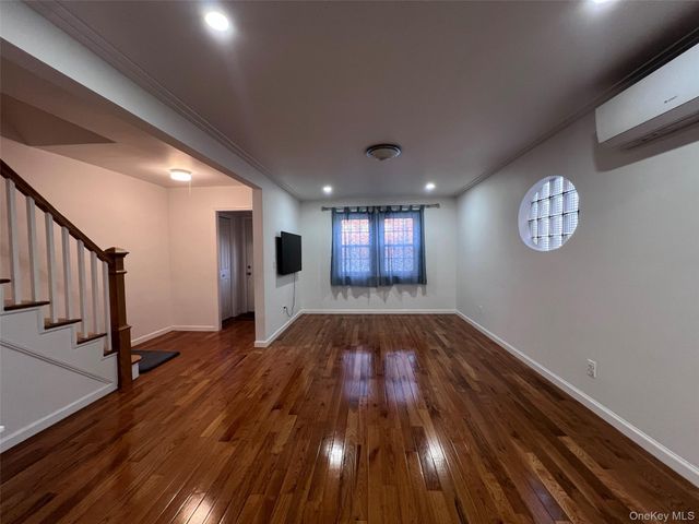 2522 Seymour Avenue, Bronx, NY 10469