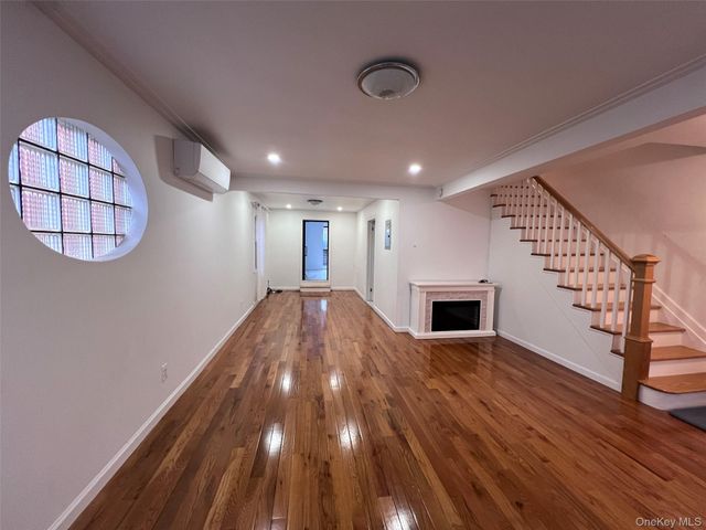 2522 Seymour Avenue, Bronx, NY 10469