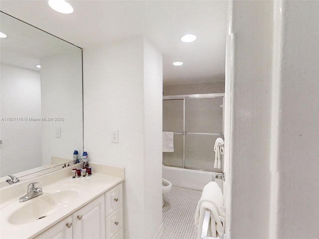 4001 S Ocean Dr PH7, Hollywood, FL 33019