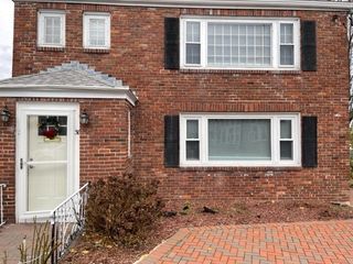 36 Hillcrest Circle 1, Watertown, MA 02472