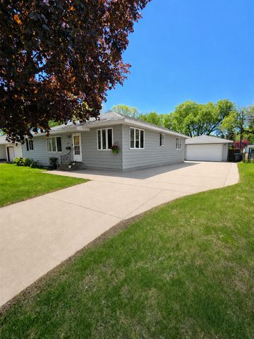 2908 Roosevelt Street NE, Saint Anthony, MN 55418