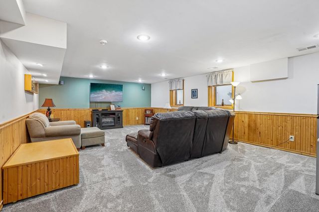 2908 Roosevelt Street NE, Saint Anthony, MN 55418
