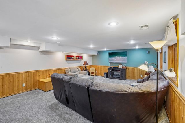 2908 Roosevelt Street NE, Saint Anthony, MN 55418