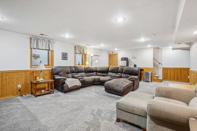 2908 Roosevelt Street NE, Saint Anthony, MN 55418