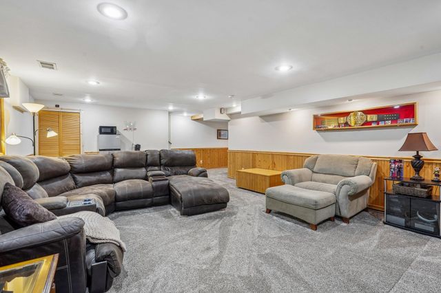 2908 Roosevelt Street NE, Saint Anthony, MN 55418