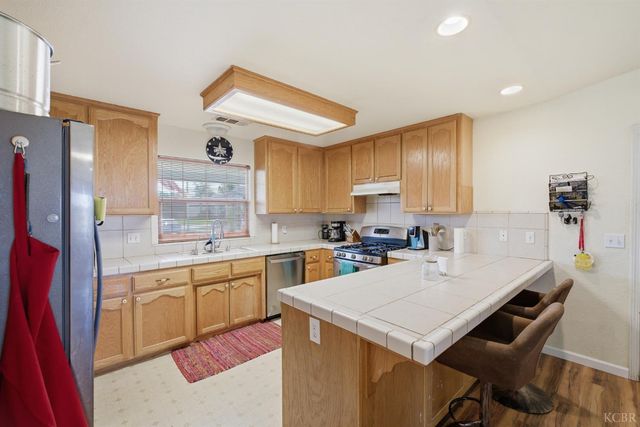 505 Westgate Place, Lemoore, CA 93245
