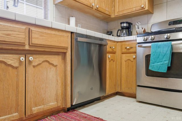 505 Westgate Place, Lemoore, CA 93245