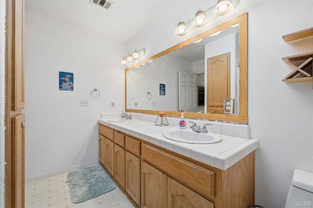 505 Westgate Place, Lemoore, CA 93245