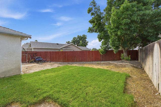 505 Westgate Place, Lemoore, CA 93245