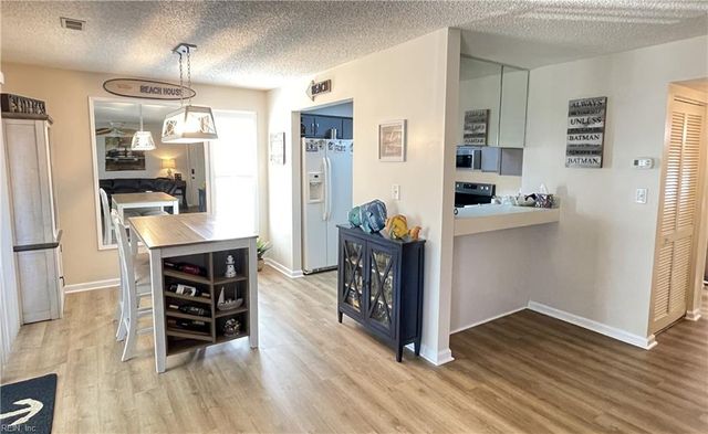 512 24th St Apt 203, Virginia Beach, VA 23451