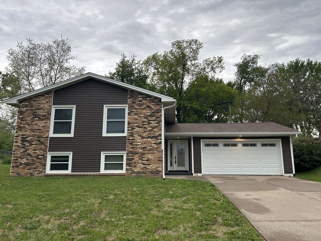 2520 W 46th Street, Davenport, IA 52806