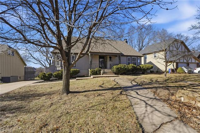 6114 Greenwood Street, Shawnee, KS 66216