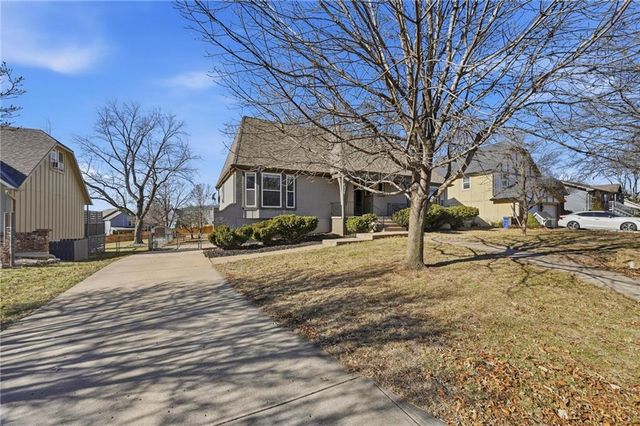 6114 Greenwood Street, Shawnee, KS 66216