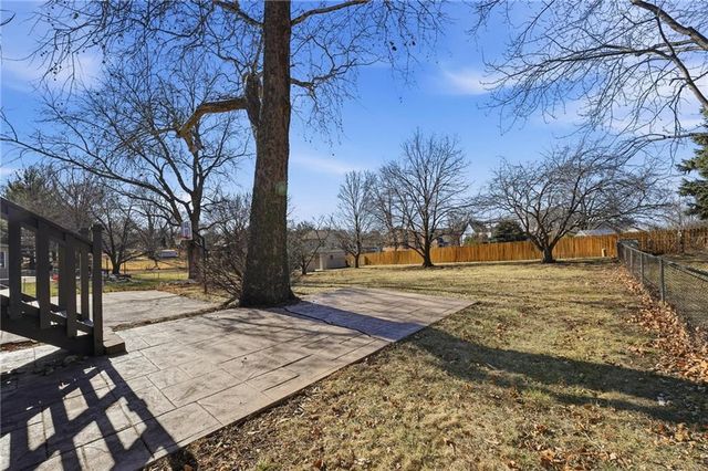 6114 Greenwood Street, Shawnee, KS 66216