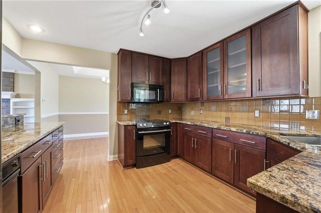 6114 Greenwood Street, Shawnee, KS 66216