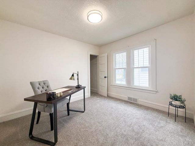 913 1st Street NW, Rochester, MN 55901