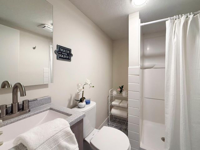 913 1st Street NW, Rochester, MN 55901