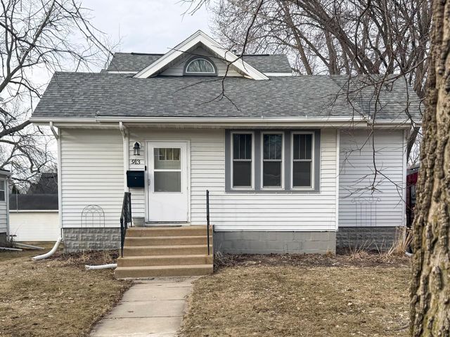 913 1st Street NW, Rochester, MN 55901