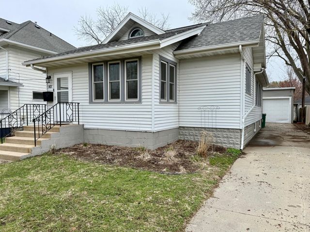 913 1st Street NW, Rochester, MN 55901