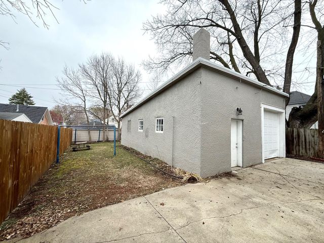 913 1st Street NW, Rochester, MN 55901