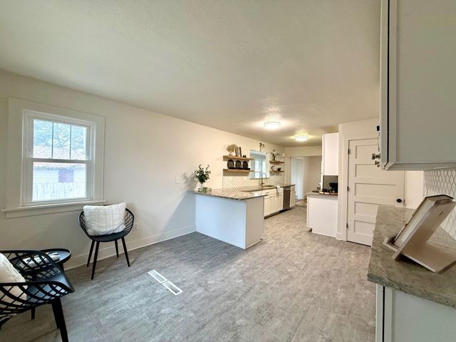 913 1st Street NW, Rochester, MN 55901