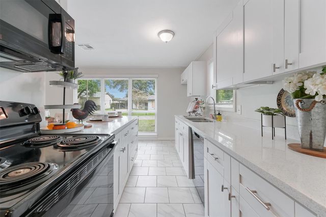 309 E Kay Street, Dayton, TX 77535