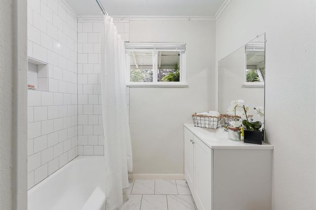 309 E Kay Street, Dayton, TX 77535