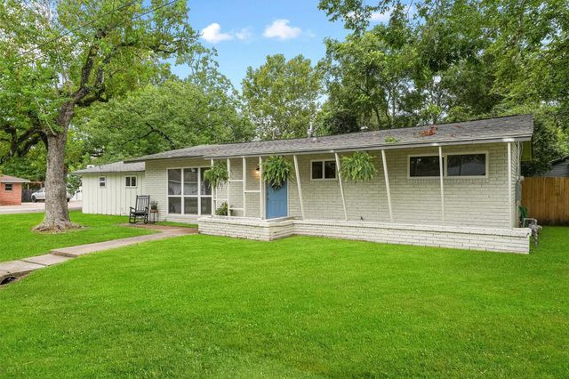 309 E Kay Street, Dayton, TX 77535