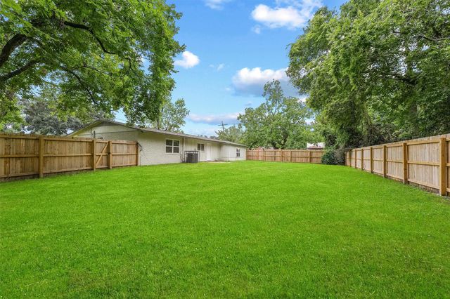 309 E Kay Street, Dayton, TX 77535