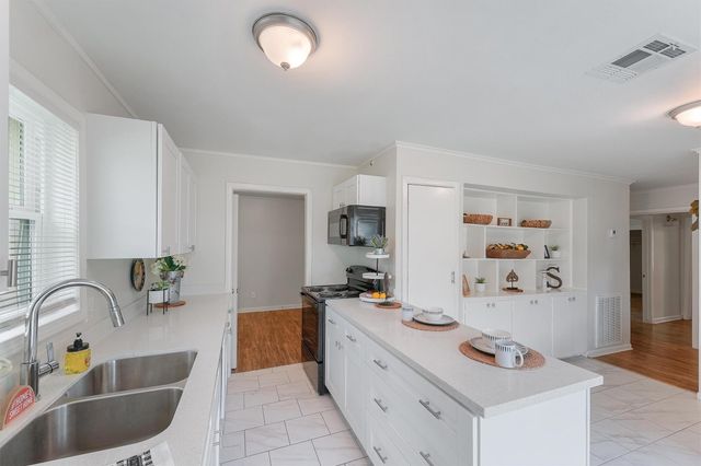 309 E Kay Street, Dayton, TX 77535