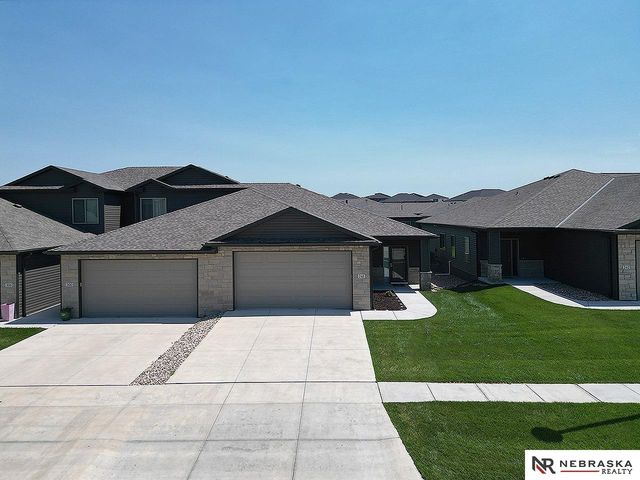 248 Half Moon Drive, Lincoln, NE 68527