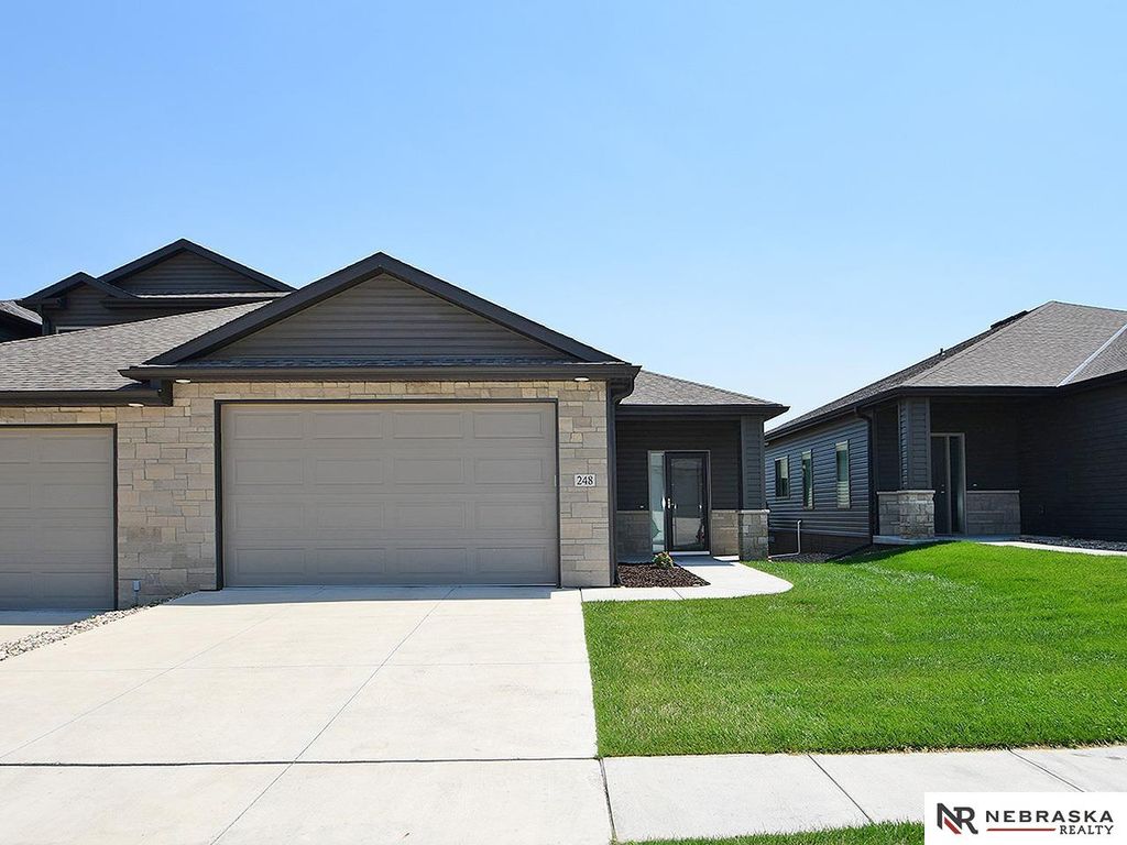 248 Half Moon Drive, Lincoln, NE 68527