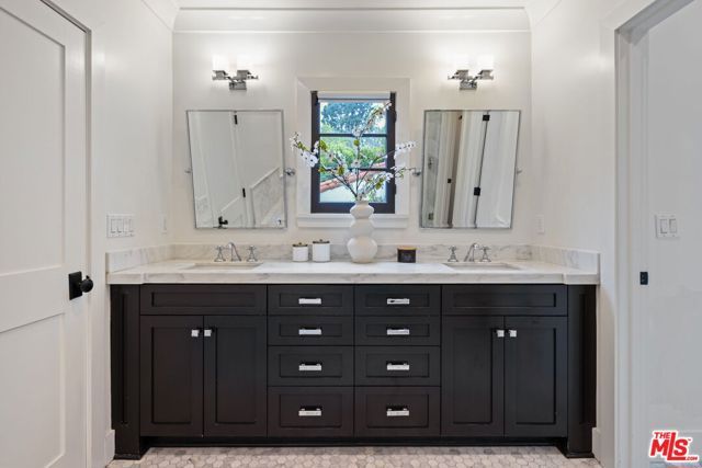 3777 Effingham Place, Los Angeles, CA 90027