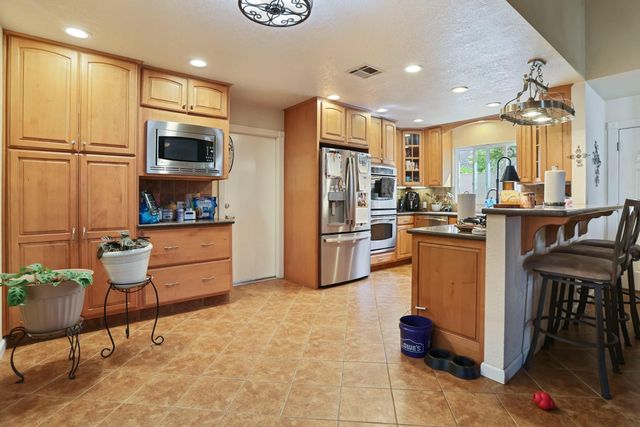 7157 Lighthouse Dr, Stockton, CA 95219