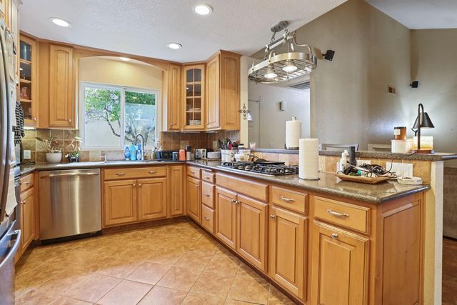 7157 Lighthouse Dr, Stockton, CA 95219